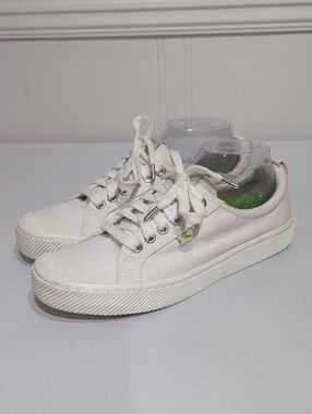 Cariuma OCA Low White Canvas Skate Shoes